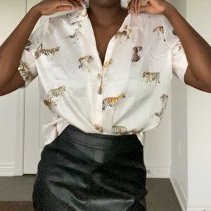 White Collared Tiger-Pattern T-Shirt